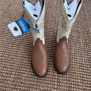 Ariat Cobalt Roper boot, style number 14421 M 8.5 New brown and cream